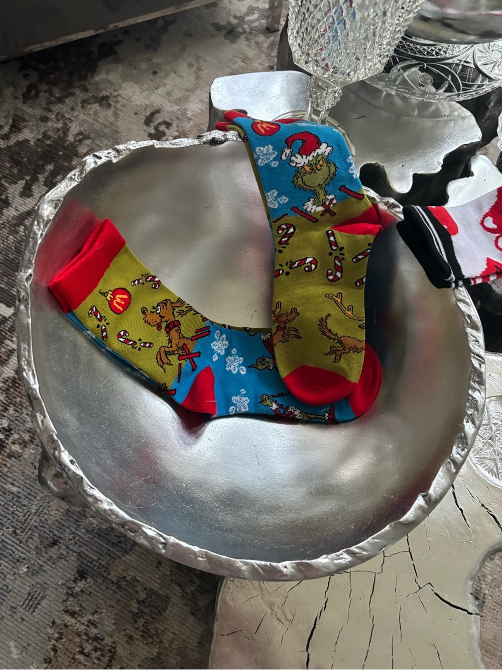 Christmas novelty socks two pairs  grinch one size new no tags